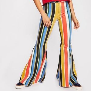 !!!SOLD!!! Free People Float On Printed Flares